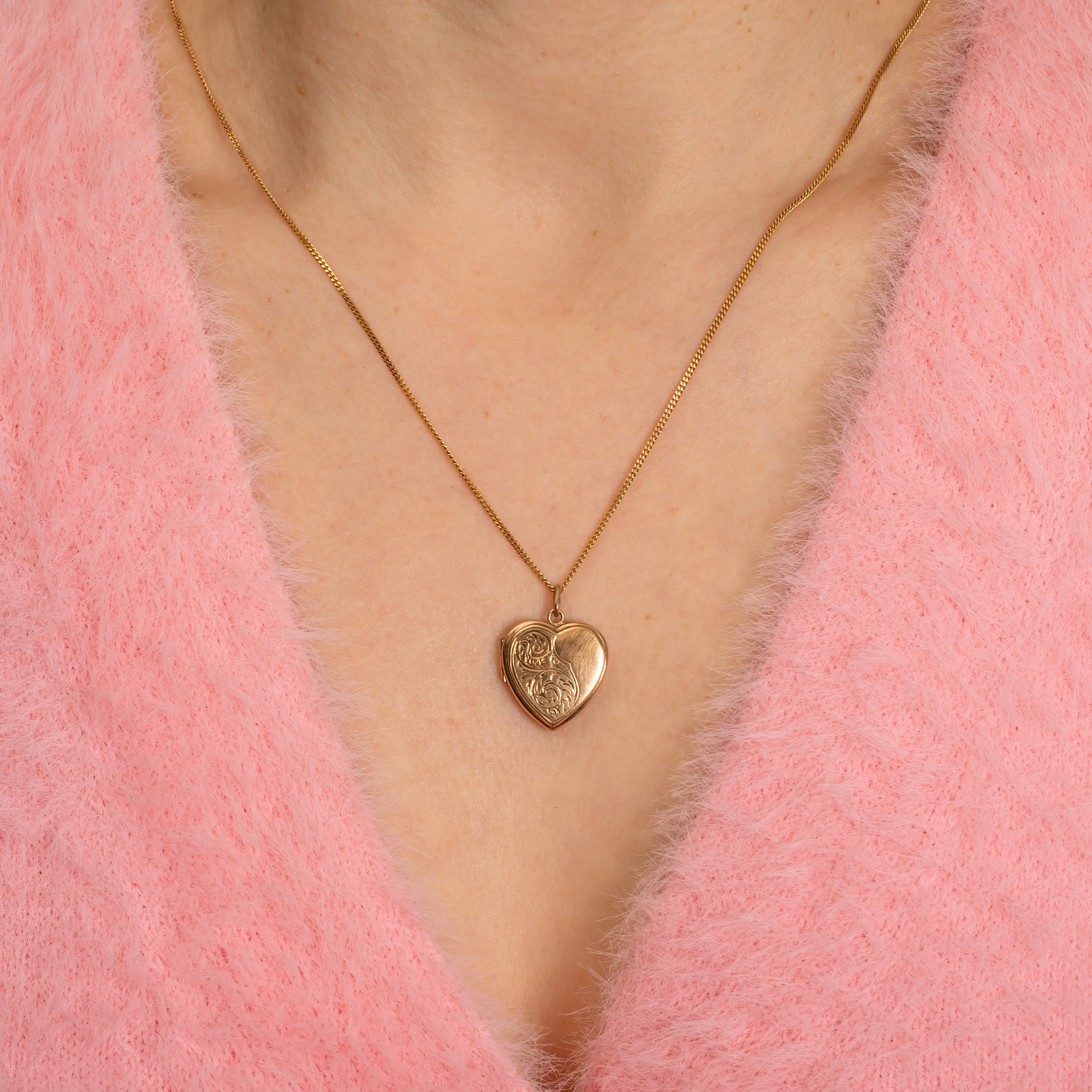 Antique 9ct Gold Engraved Heart Locket