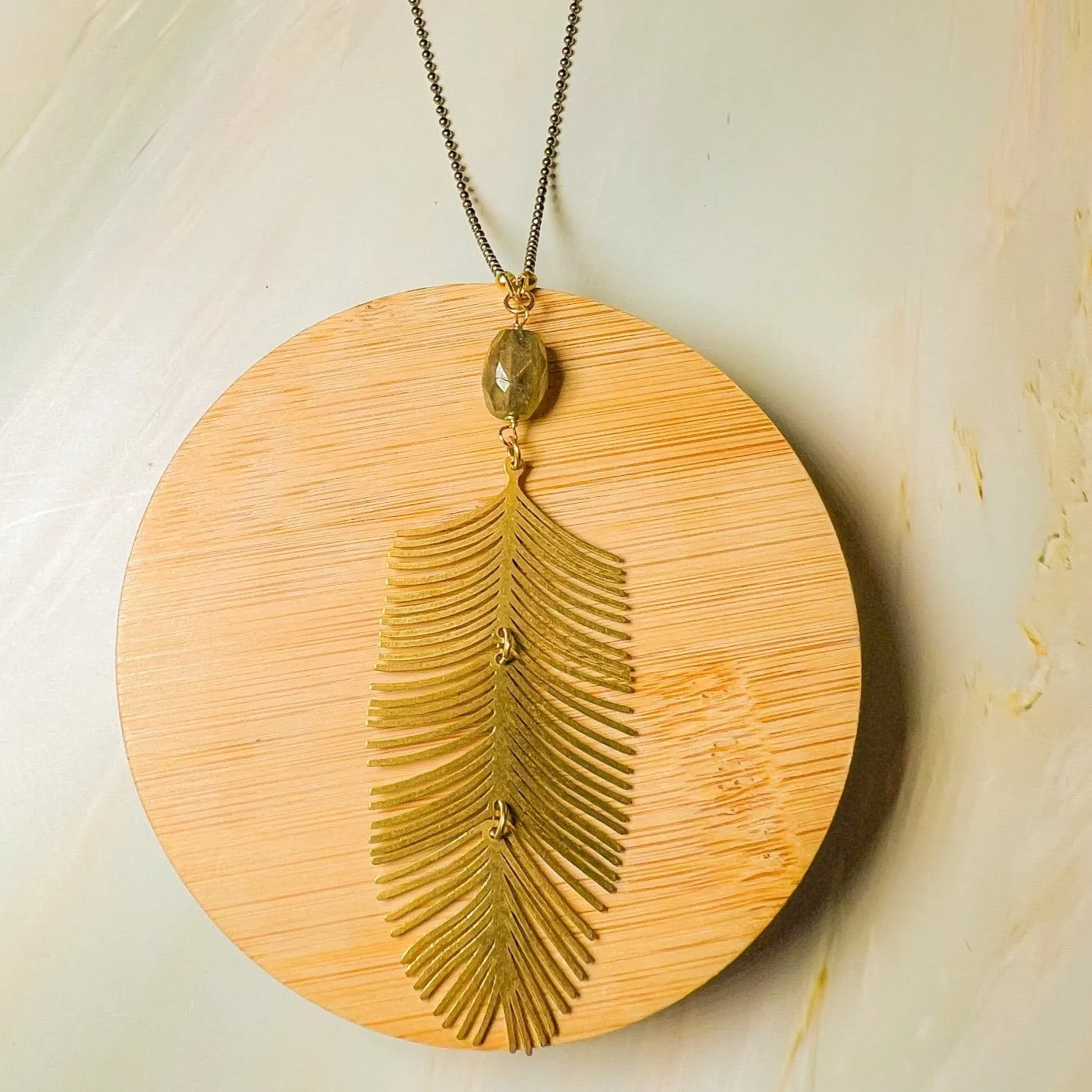 Foresta: Long dancing Feather Necklace