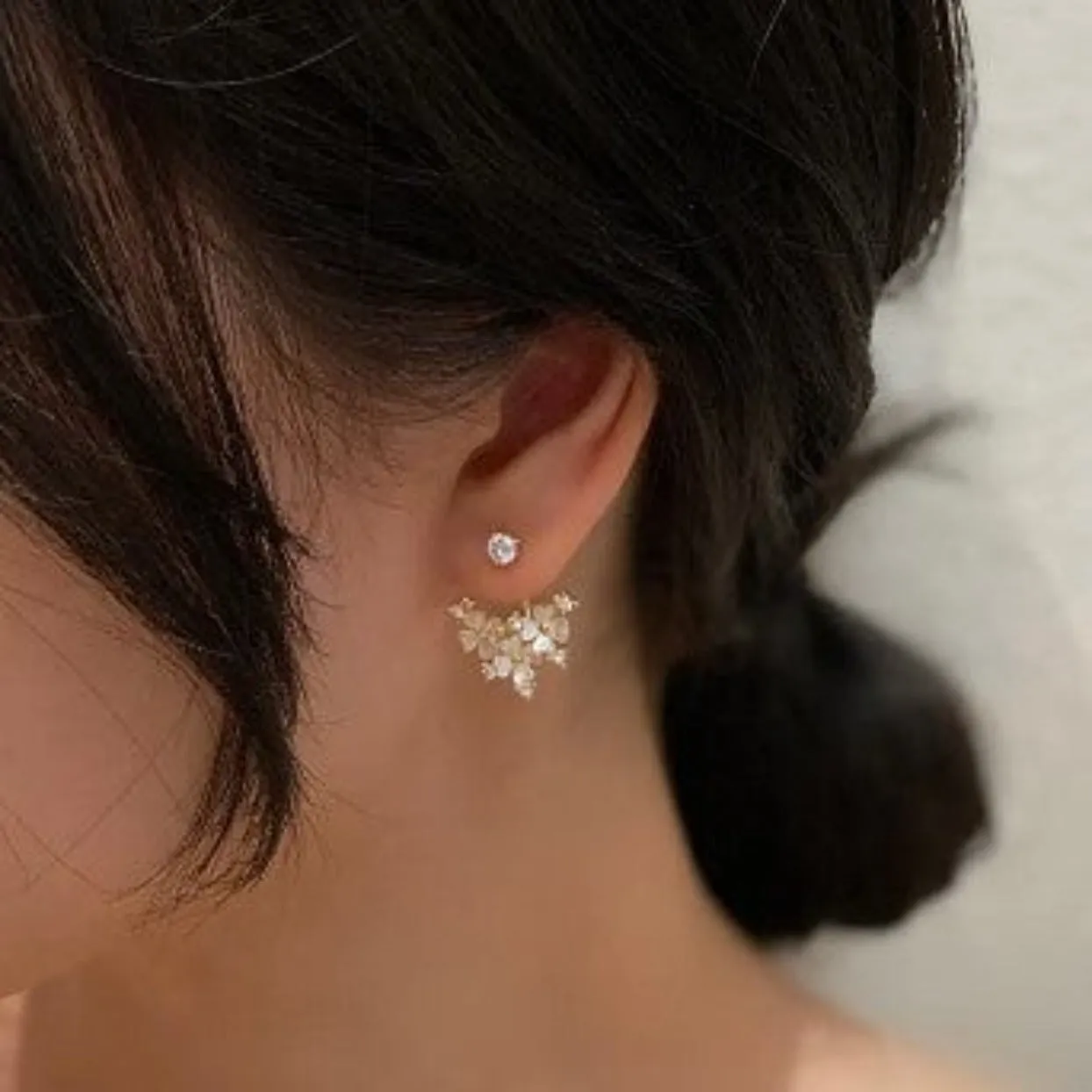 MOTHER OF PEARL DAISY CZ STUDS EARRINGS