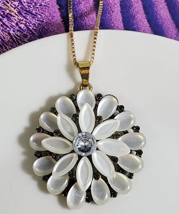N02 Gold Moonstone Flower Necklace with FREE Earrings