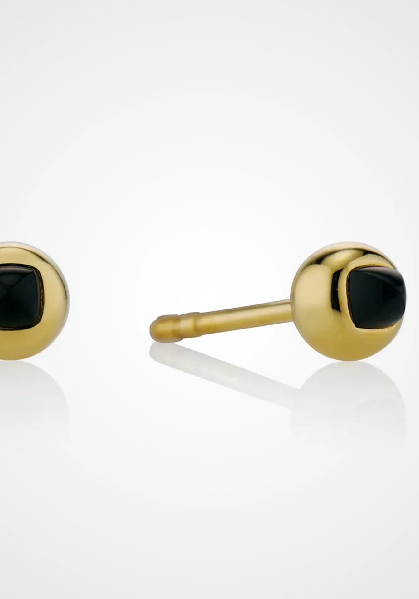 Sugarloaf, 18K Yellow Gold   Grey Moonstone Studs