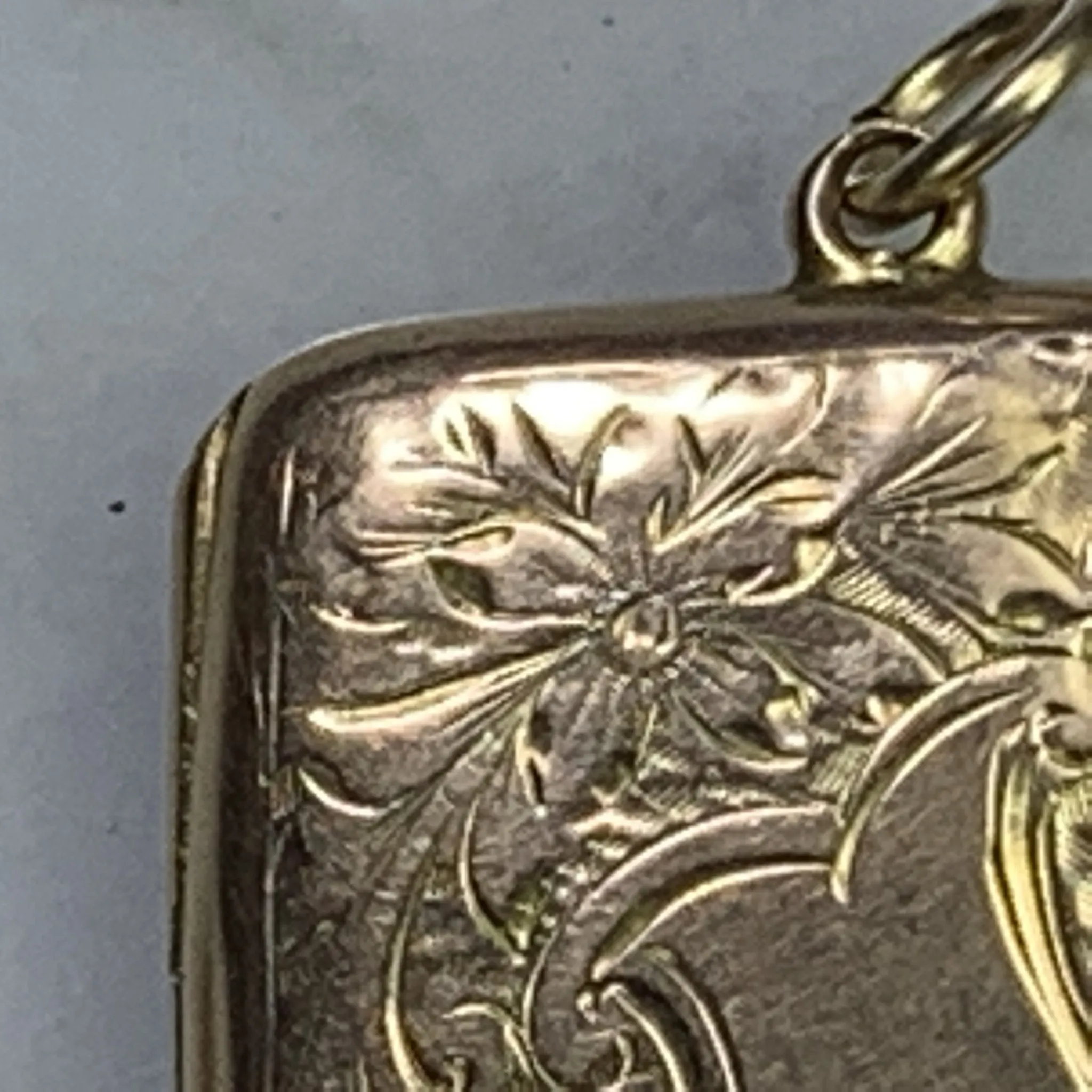 Vintage Gold Floral Locket in Yellow Gold from the 1930s. Gift for Her. Brides Gift.