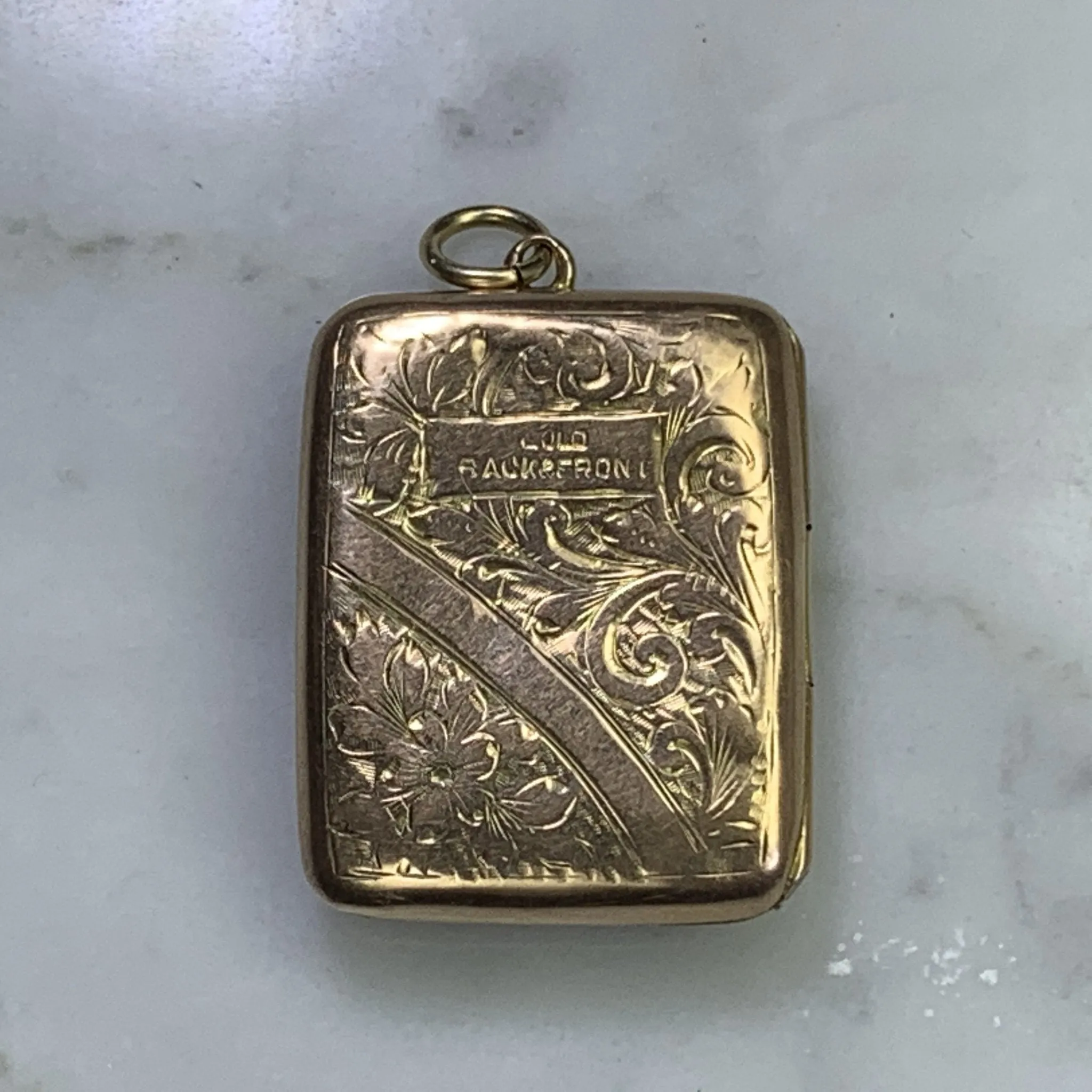 Vintage Gold Floral Locket in Yellow Gold from the 1930s. Gift for Her. Brides Gift.